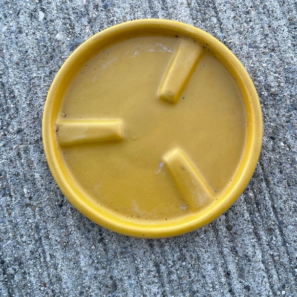 Small Yellow pottery ceramic flower pot base dish cup - Picture 1 of 2